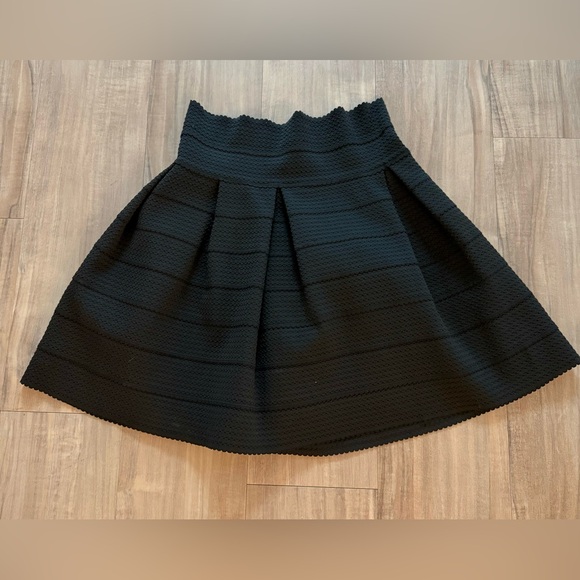 H&M Dresses & Skirts - H&M Black Elastic Skirt – Size M | Fun & Flirty Going Out Skirt